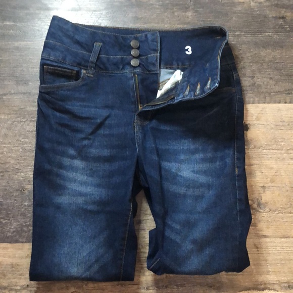 High rise push up Jean (Refuge Ibiza) size 3 - Picture 2 of 3